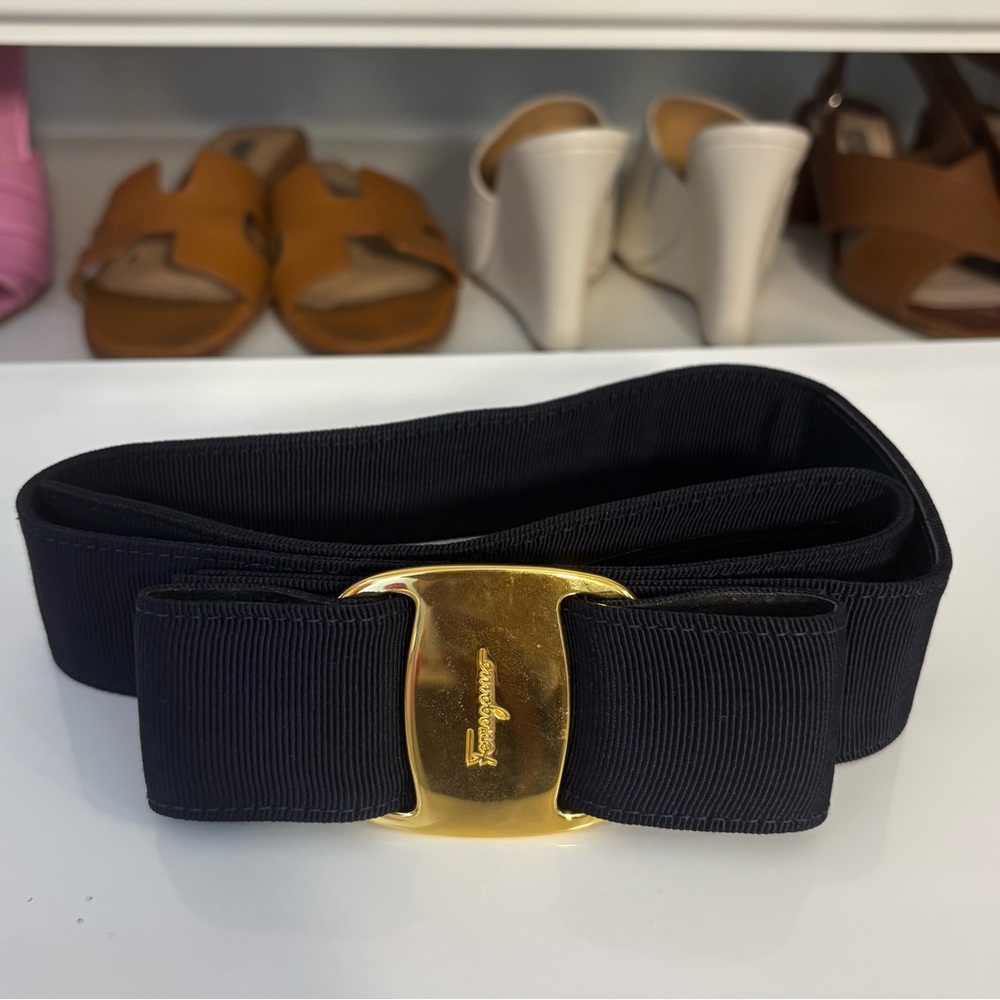 Salvatore Ferragamo Vara Bow Leather Belt in Dark Navy Size XS ✨Authentic